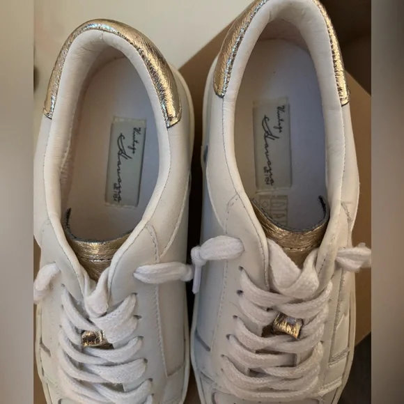 Vintage Havana white sneaks! - Picture 3 of 3